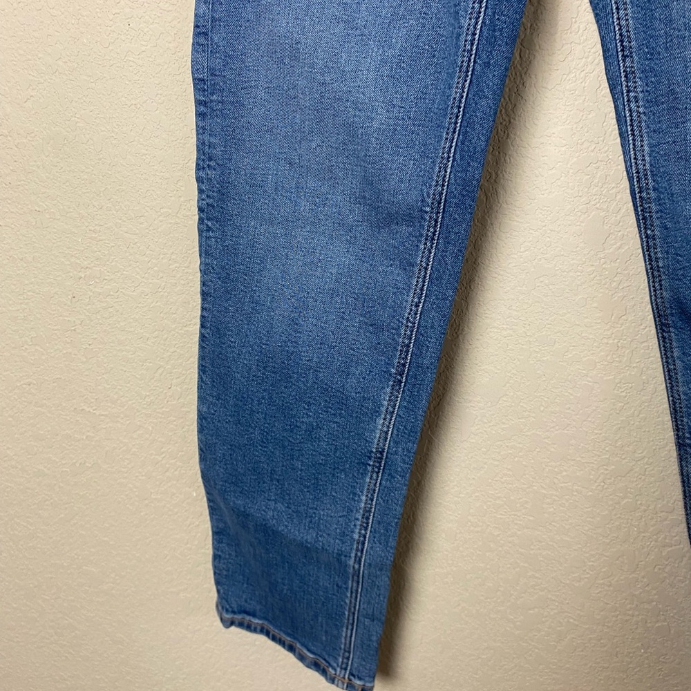 American Eagle 90’s Straight Medium Wash High Rise Relaxed Jeans Size 2 - Picture 11 of 14